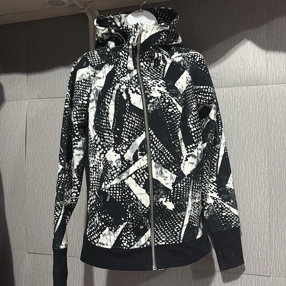 lululemon athletica Black and White Scuba Jacket - Picture 4 of 6